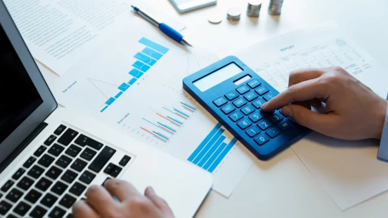 How to Make a Monthly Budget In 2025